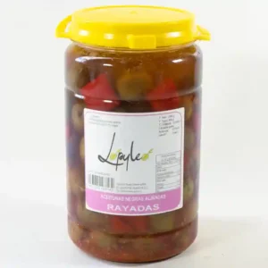 Aceitunas gordales negras rayadas aliñadas